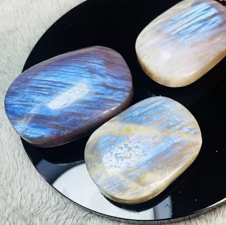 Selenite Vs moonstone